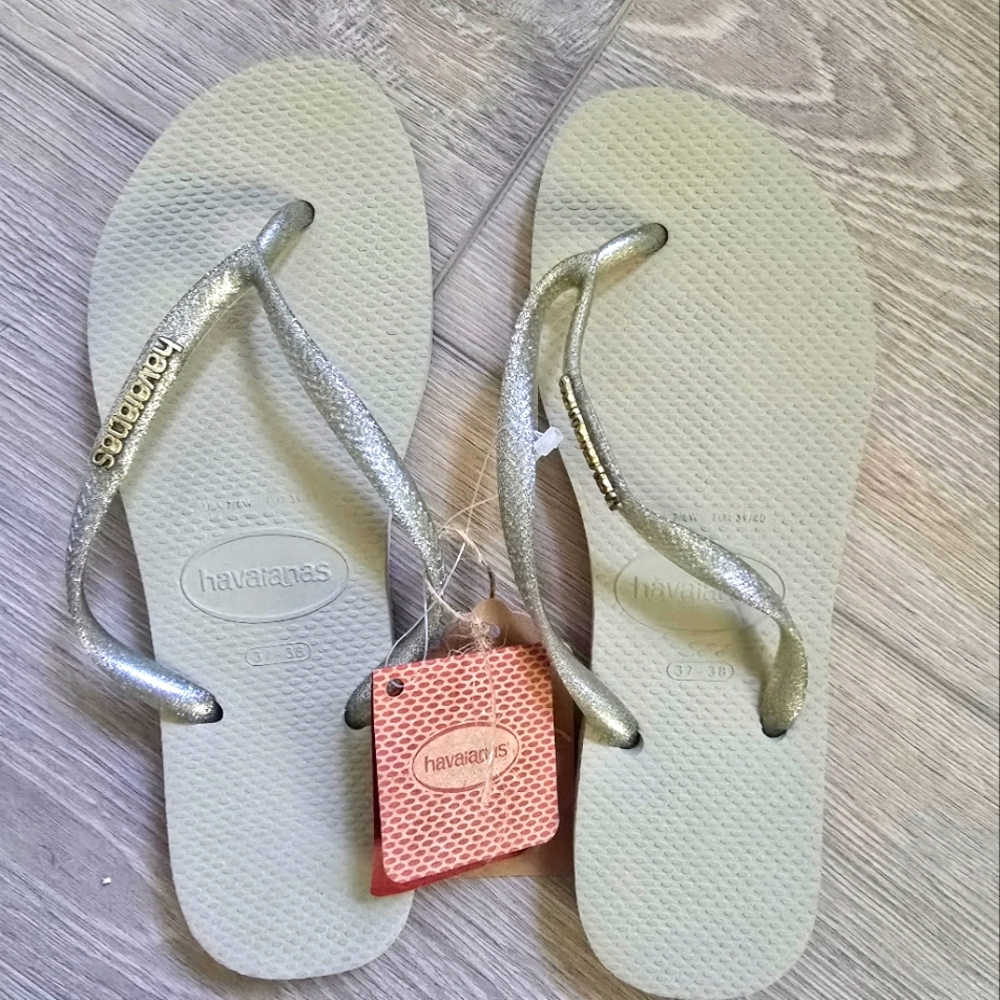 HAVAIANAS - NWT Gold Flip Flops, Size 37- 38